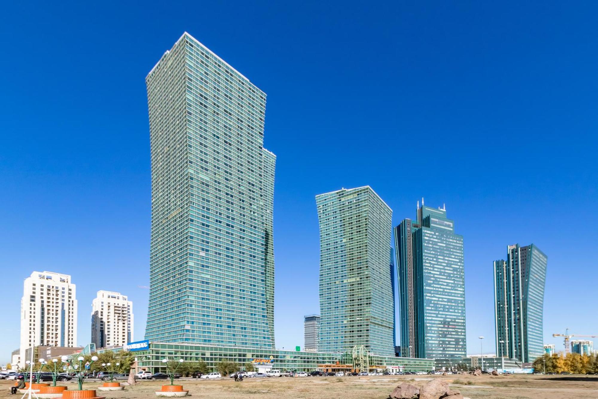 с видом на весь Nur-Sultan (Astana)